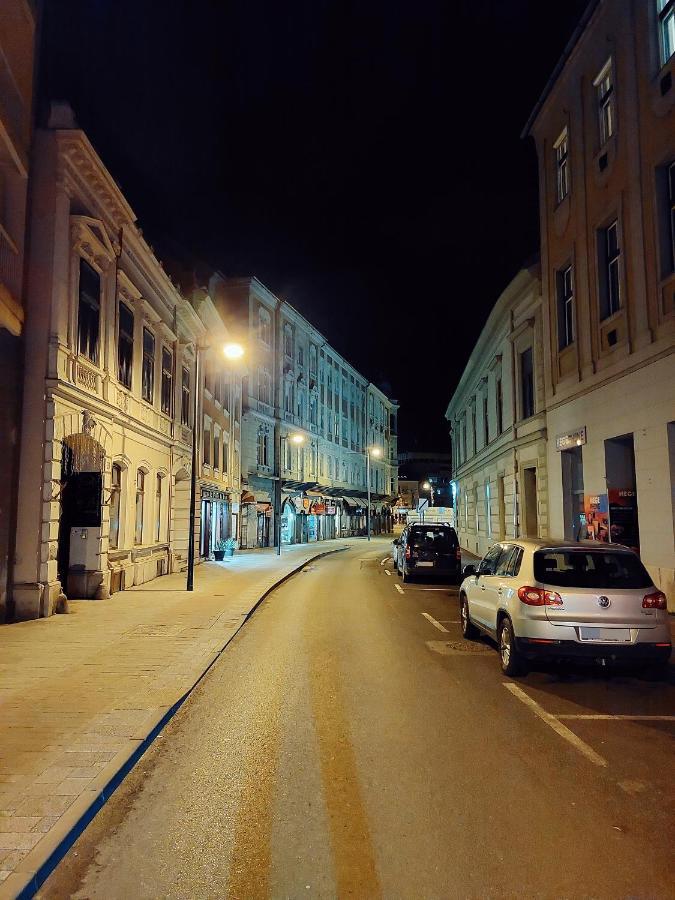Square 16 Apartman - Absolutely Central Location With Self Check In Szombathely Eksteriør bilde