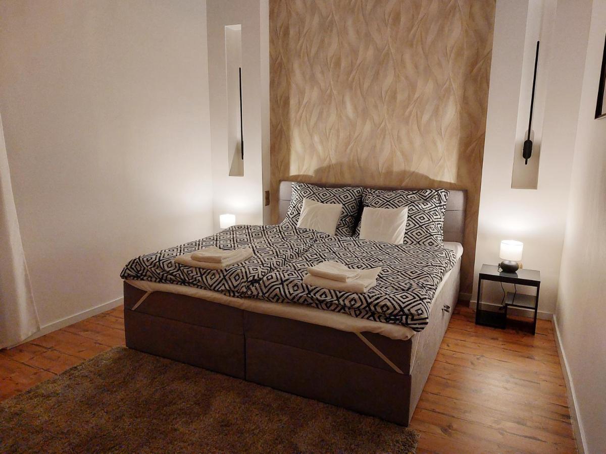 Square 16 Apartman - Absolutely Central Location With Self Check In Szombathely Eksteriør bilde