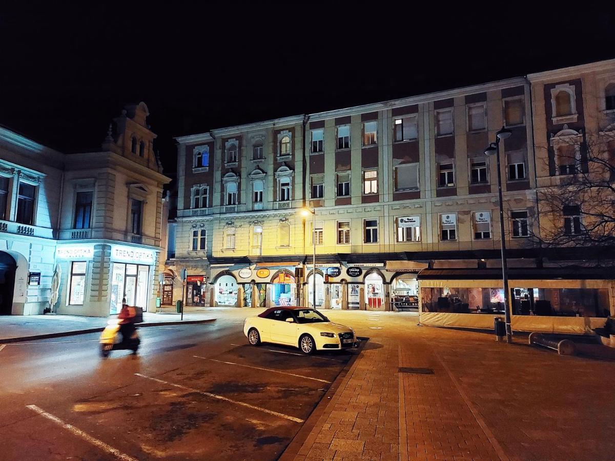 Square 16 Apartman - Absolutely Central Location With Self Check In Szombathely Eksteriør bilde