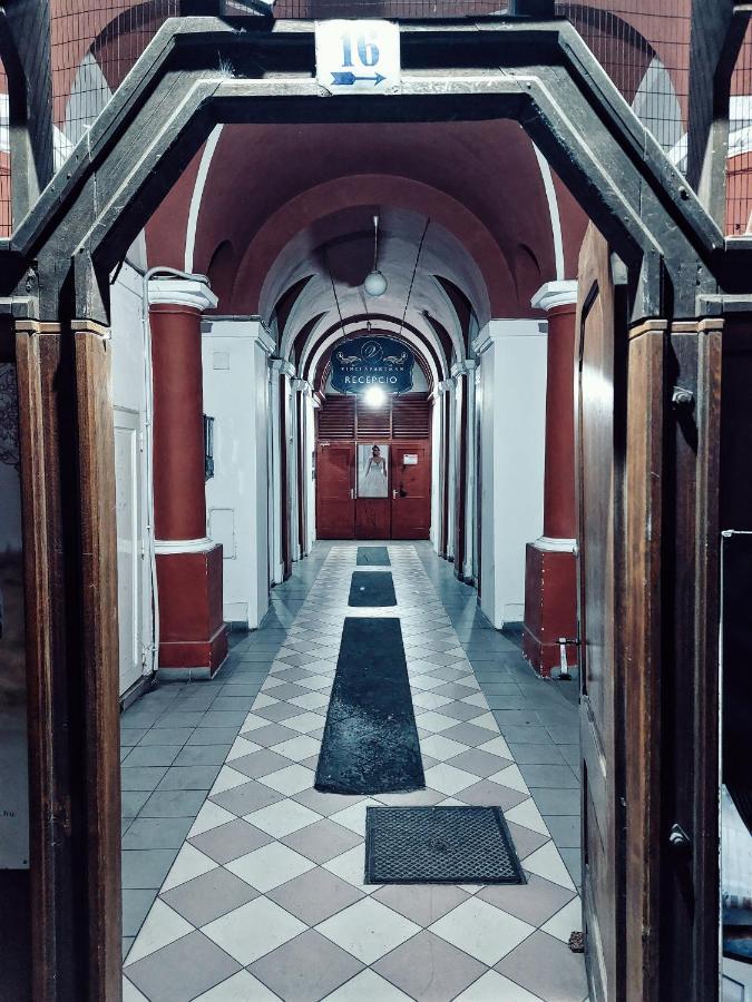 Square 16 Apartman - Absolutely Central Location With Self Check In Szombathely Eksteriør bilde