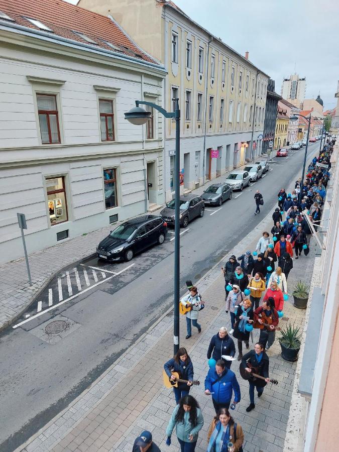 Square 16 Apartman - Absolutely Central Location With Self Check In Szombathely Eksteriør bilde