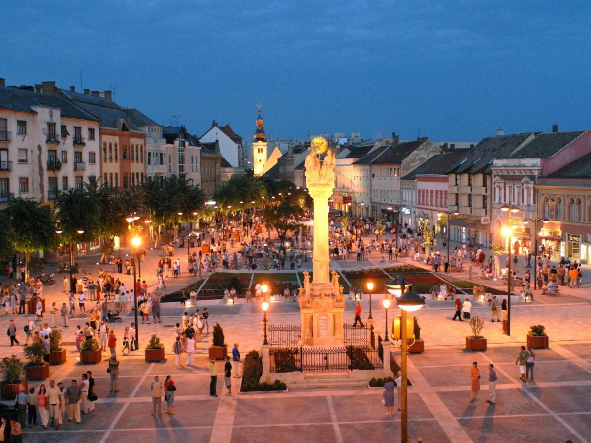 Square 16 Apartman - Absolutely Central Location With Self Check In Szombathely Eksteriør bilde